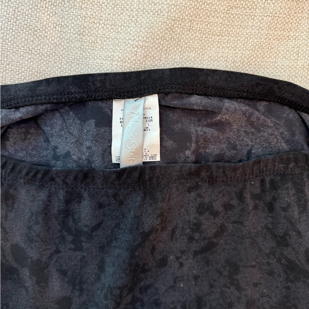 STUNNING one piece suit with matching swim skirt, size large, unique & sexy. ๐ - Picture 13 of 13